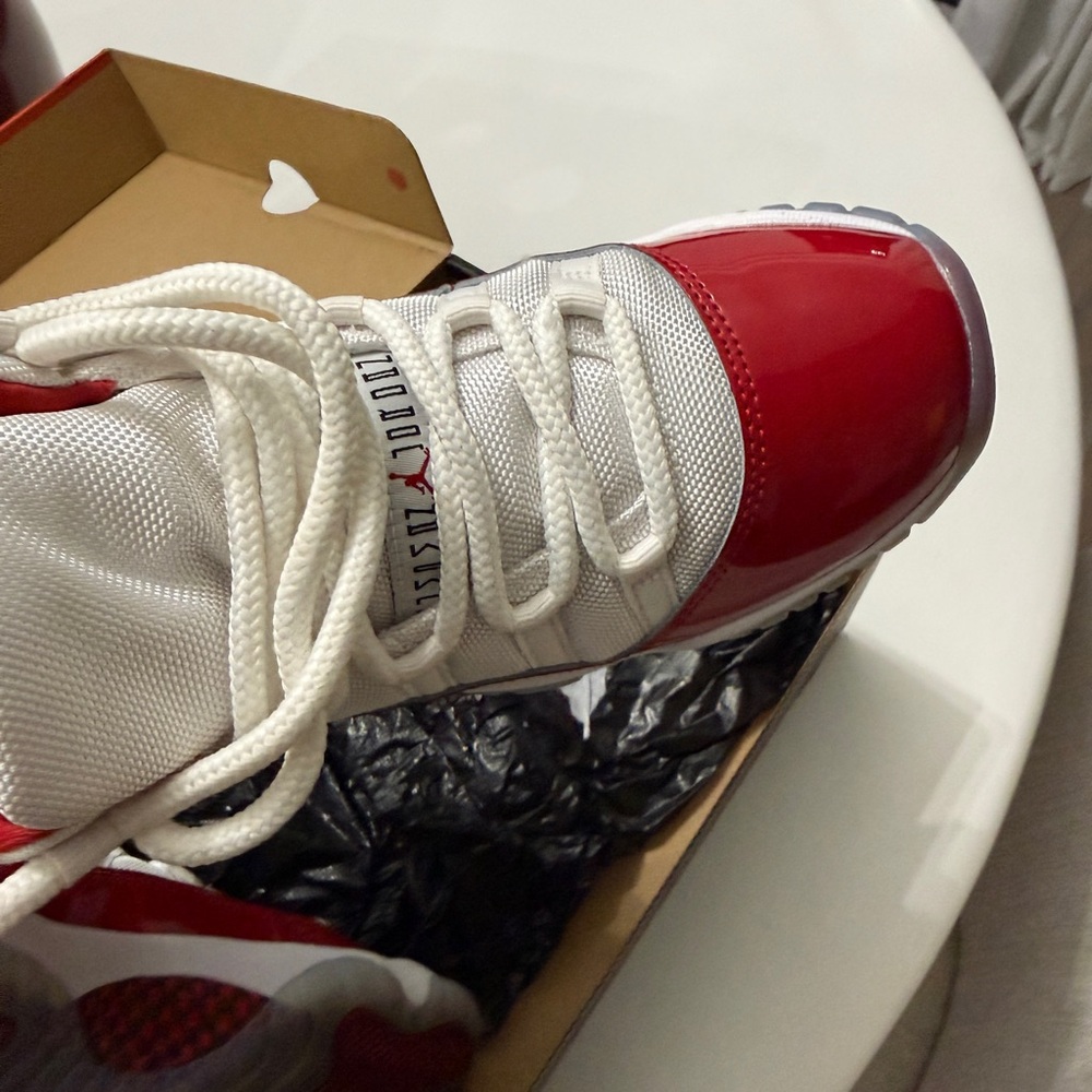 Jordan 11 Cherry - Picture 5 of 6